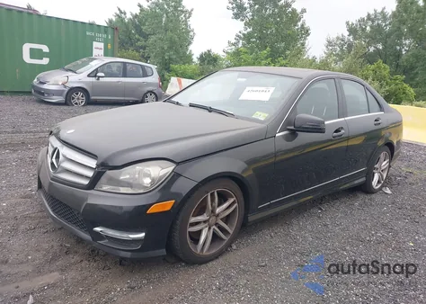 2013 Mercedes-Benz C 300 Luxury 4Matic/Sport 4Matic из США, поврежденный, VIN WDDGF8AB0DR263382